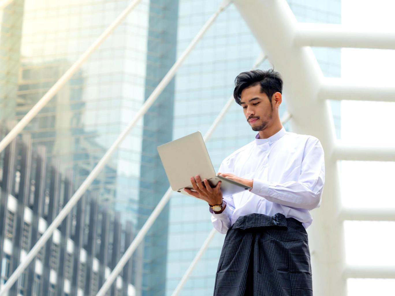 Network configuration interface showing routing tables and connection status